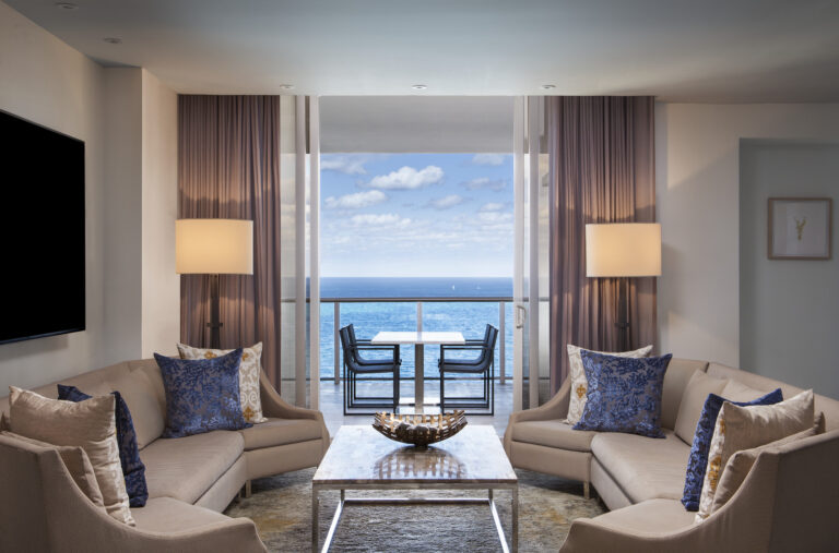 St Regis Bal Harbour, reabrió sus puertas con un paquete especial