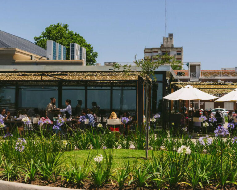 San Nicolás de los Arroyos: vista al río y variedad gastronómica