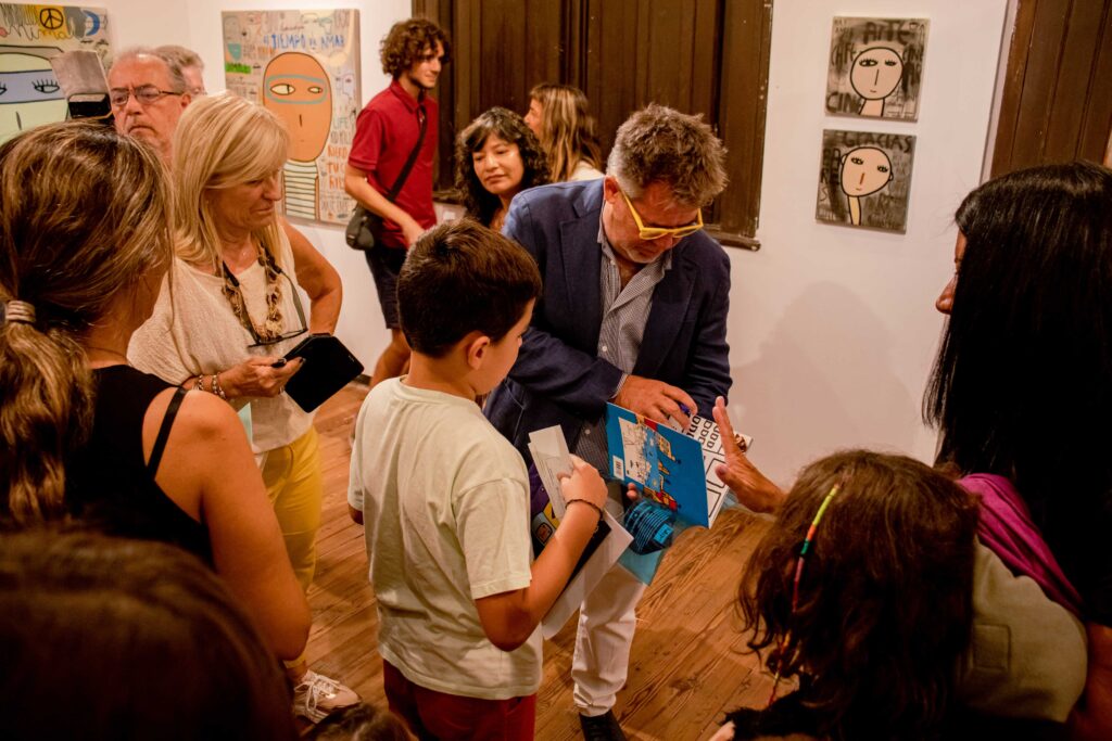 Milo Lockett inauguró muestra en Funes junto a La Reina