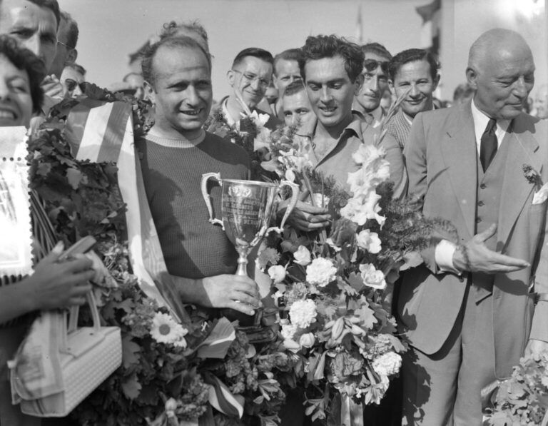 Fangio elegido entre los diez mejores atletas de la historia