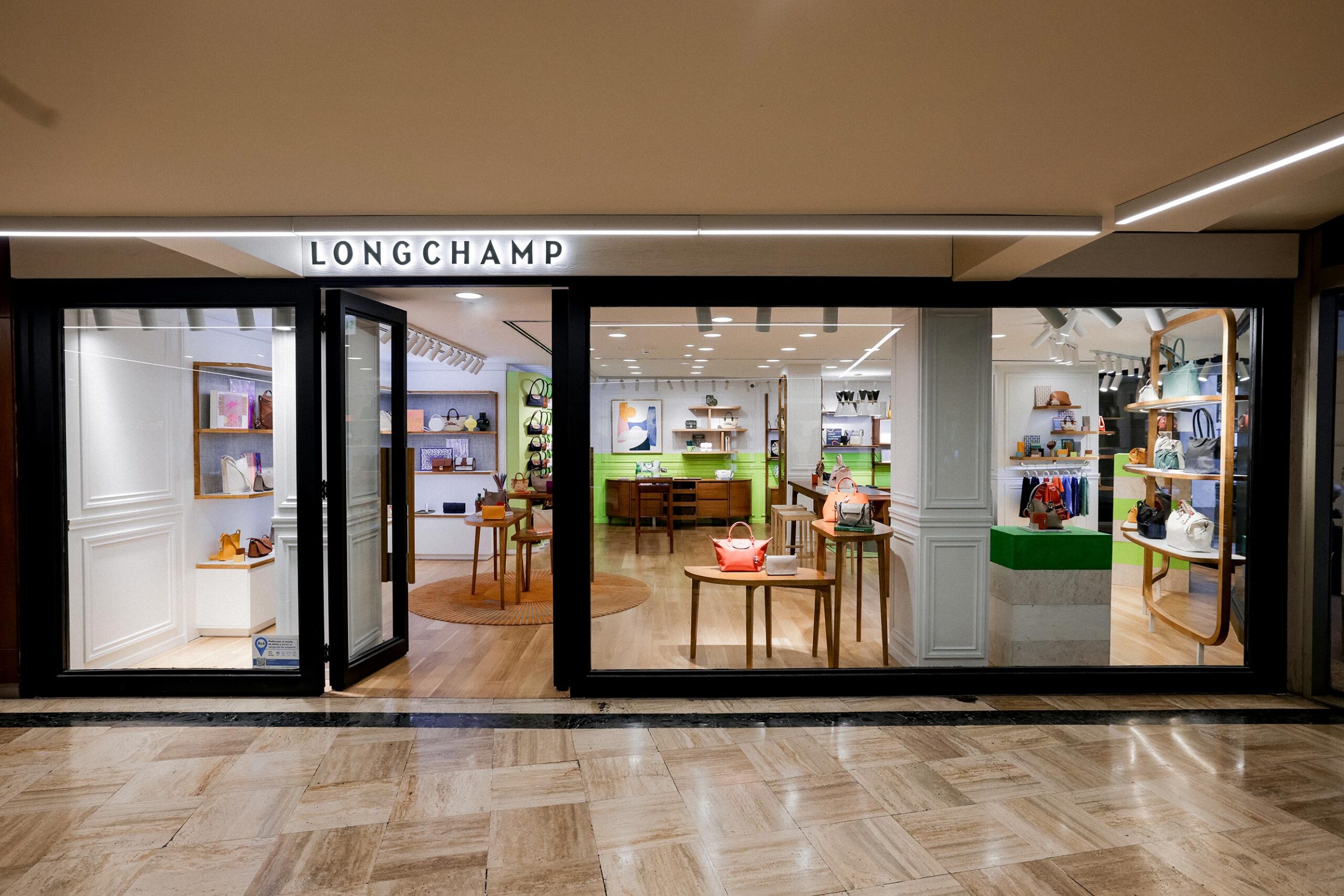 Longchamp llegó al país y presentó su boutique en Patio Bullrich