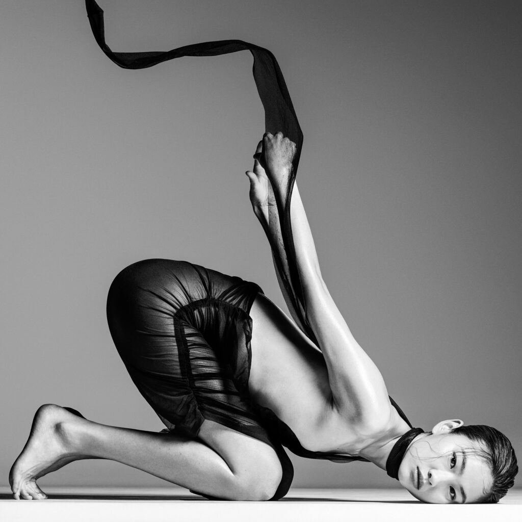 “Refresh and Reveal”: el calendario Pirelli 2025 de Ethan James Green