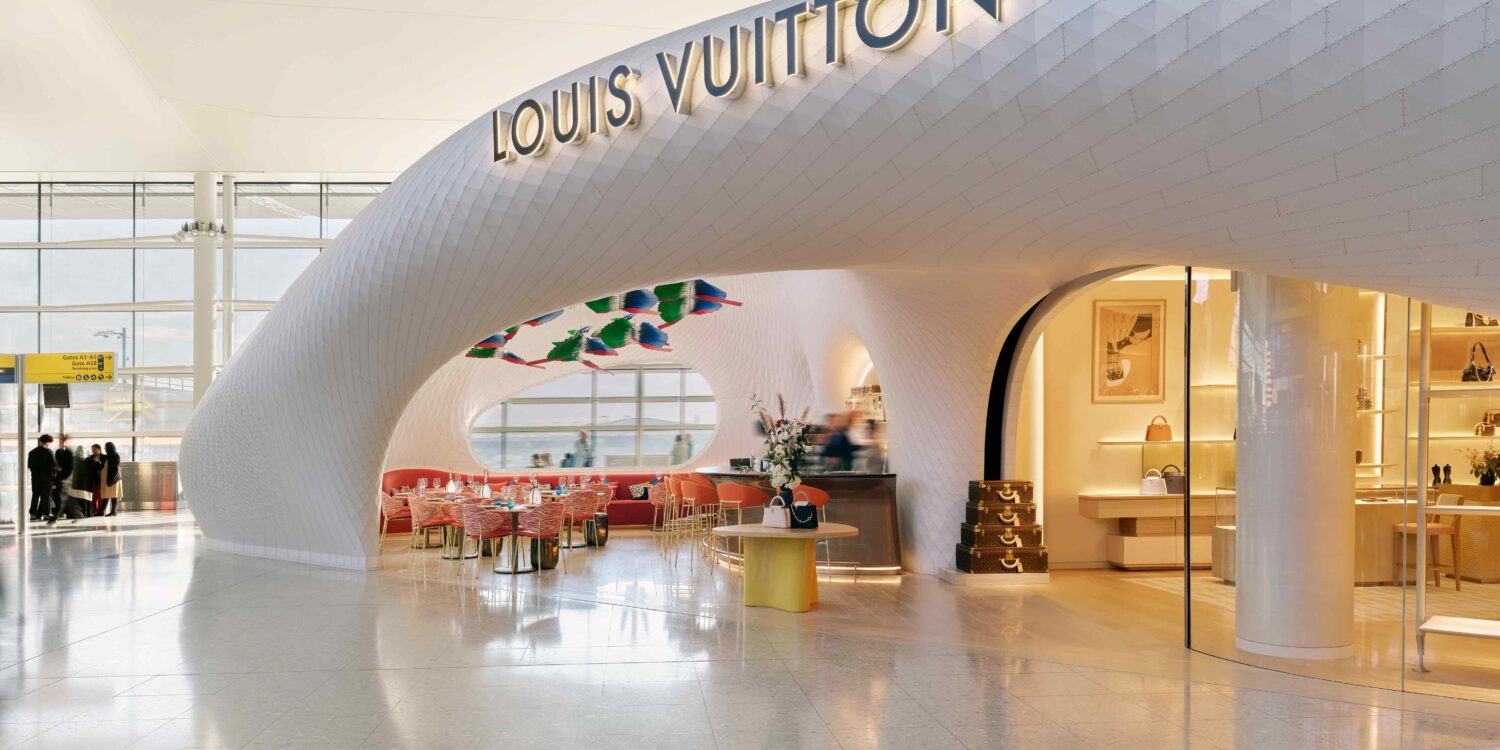 Louis Vuitton abre una nueva tienda y el café en el Aeropuerto de Londres